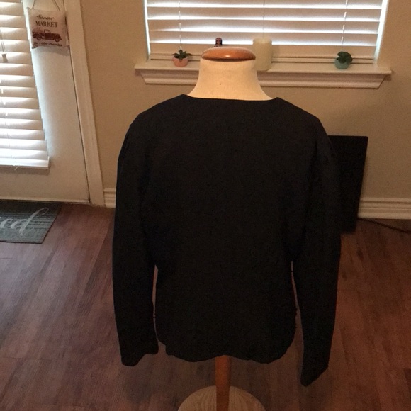 Really cute women’s crop blazer! 🌹 - Picture 3 of 4